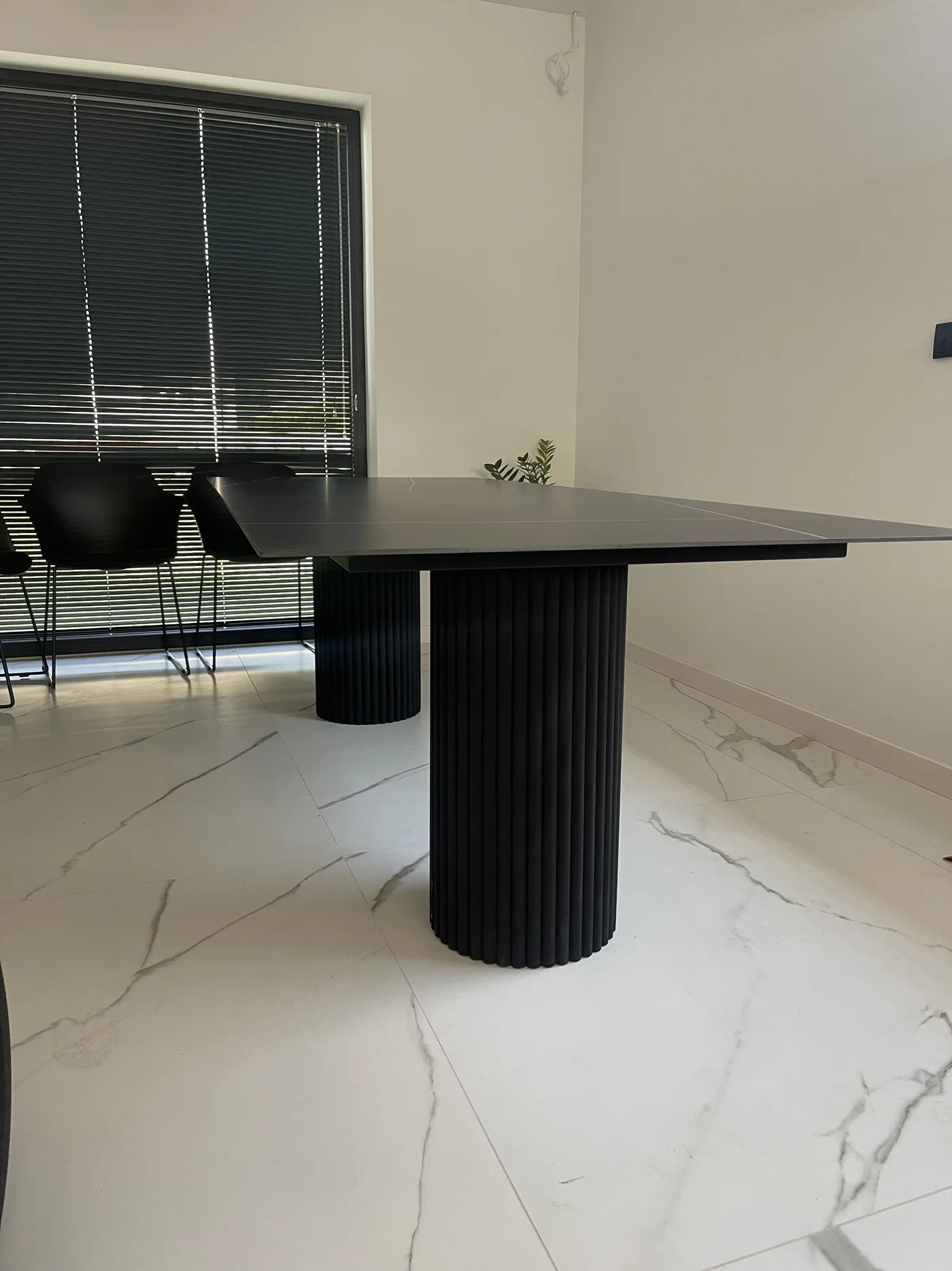 Noir Column